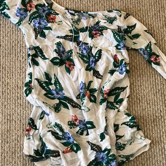 Old Navy Dresses & Skirts - White Linen Hawaiian Flower Dress 3/4 sleeve XS